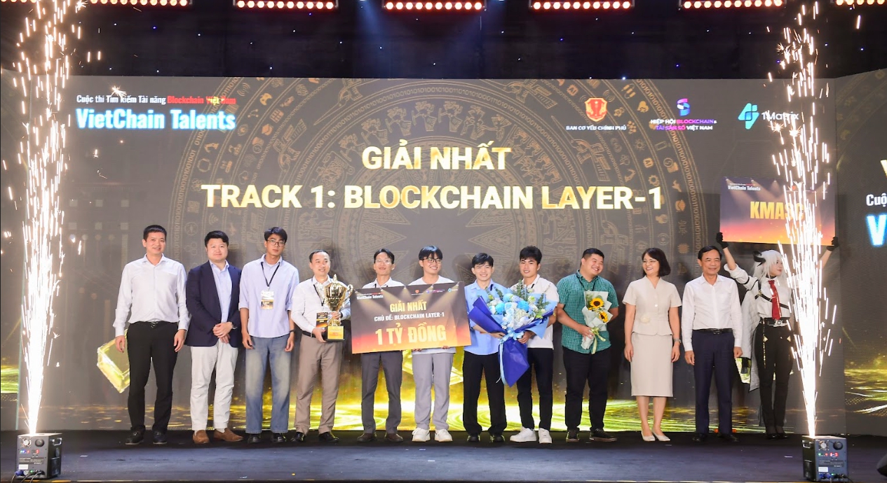 Lộ diện những gương mặt giành được giải thưởng 'khủng' về blockchain trị giá 3,5 tỷ đồng- Ảnh 3.