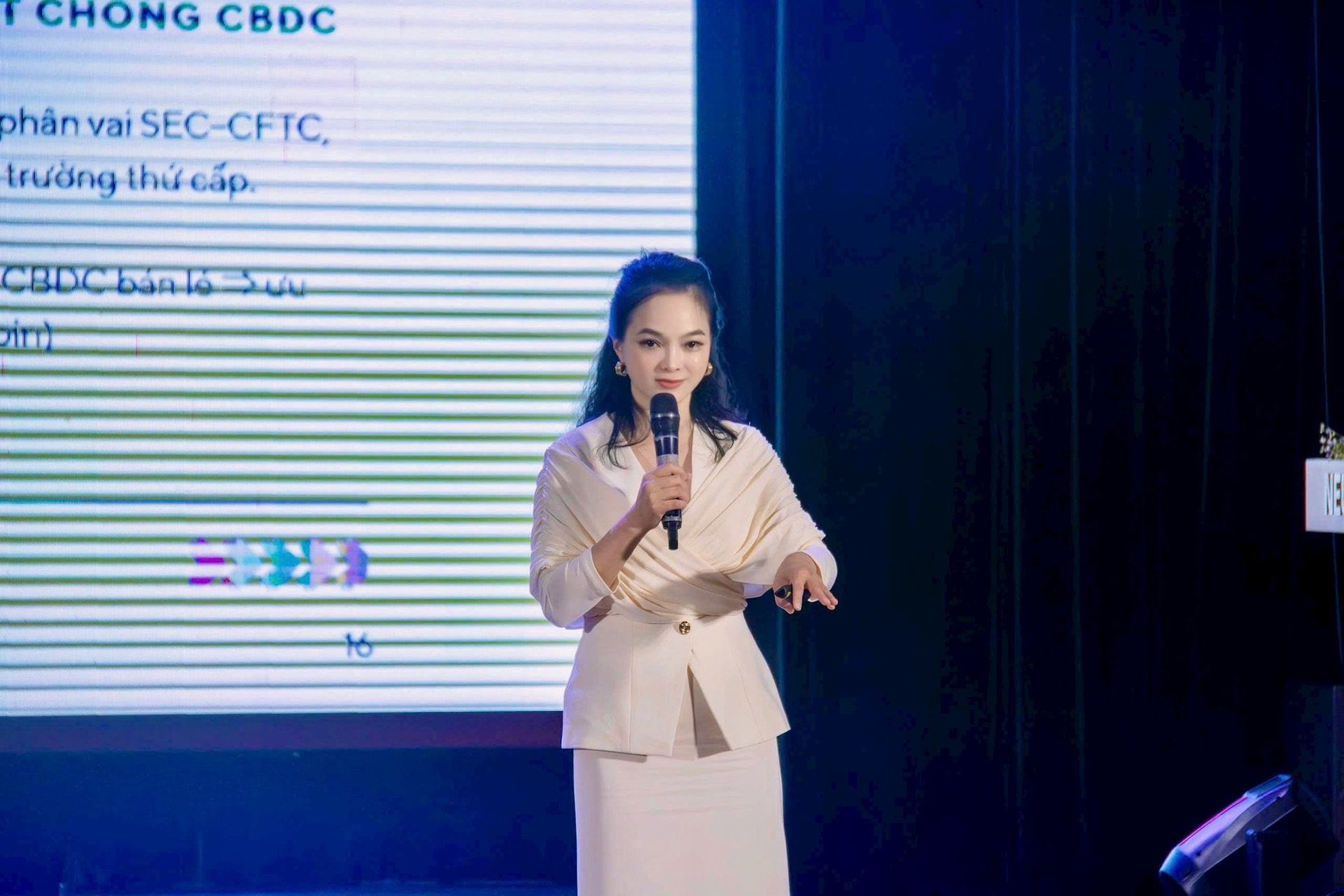Ngành nghề được dự báo sẽ 'hái ra tiền' trong tương lai, có nơi trả lương lên đến 148.000 USD/năm: Việt Nam sẽ cần khoảng 200.000 nhân sự trong 3 năm tới- Ảnh 2. Ngành nghề được dự báo sẽ 'hái ra tiền' trong tương lai, có nơi trả lương lên đến 148.000 USD/năm: Việt Nam sẽ cần khoảng 200.000 nhân sự trong 3 năm tới- Ảnh 2.