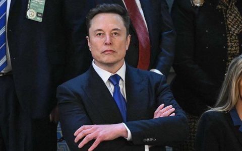 elon-musk-afp-17415216697671311910463-4-0-1604-2560-crop-1741521722336478862482