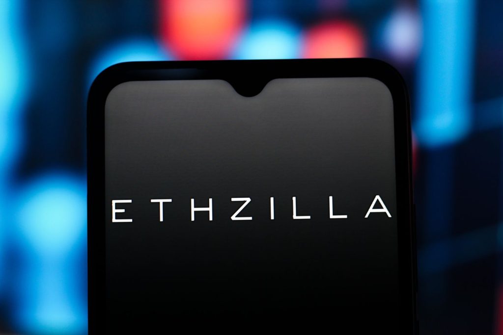 ETHZilla thực hiện chia tách cổ phiếu ngược để nâng giá lên trên 10 USD