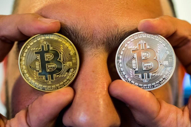 thi-truong-tien-dien-tu-do-ngom-khi-bitcoin-tut-duoi-54000-usd-jpg Thị trường Altcoin đỏ ngòm khi Bitcoin tụt trở lại dưới 54,000 USD