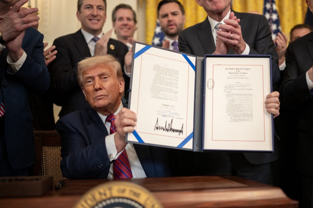 Các thượng nghị sĩ cảnh báo lệnh hành pháp tiền điện tử của Trump gây nguy hiểm cho hàng triệu tài khoản hưu trí
