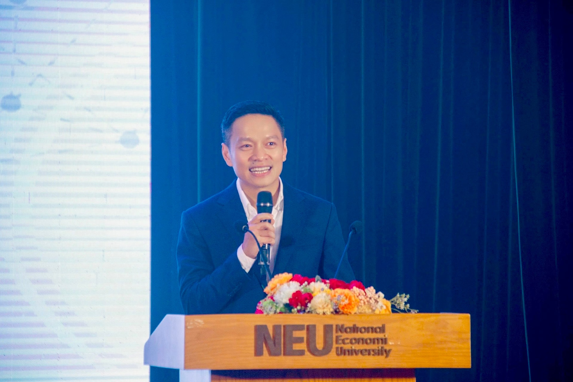 Ngành nghề được dự báo sẽ 'hái ra tiền' trong tương lai, có nơi trả lương lên đến 148.000 USD/năm: Việt Nam sẽ cần khoảng 200.000 nhân sự trong 3 năm tới- Ảnh 1. Ngành nghề được dự báo sẽ 'hái ra tiền' trong tương lai, có nơi trả lương lên đến 148.000 USD/năm: Việt Nam sẽ cần khoảng 200.000 nhân sự trong 3 năm tới- Ảnh 1.